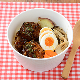 赤ワイン仕立てのきのこソースで食べる豆腐ハンバーグ丼