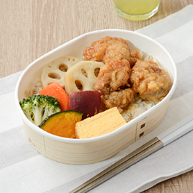 鶏唐揚げの黒酢あん弁当（もち麦入りご飯）