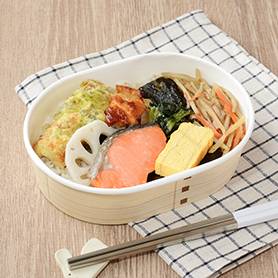 紅鮭のり弁当（もち麦入りご飯）