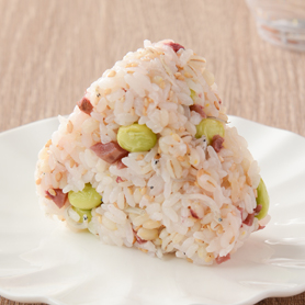 枝豆と梅しらすのもち麦入りおにぎり