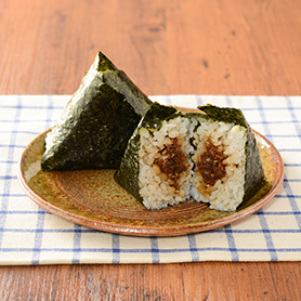 手巻もち麦入りおにぎり 追い鰹製法おかか