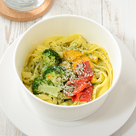 彩り野菜のジェノベーゼ生パスタ