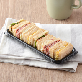 トリュフたまごとパストラミのBOXサンド