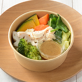 生姜香る蒸し鶏のボウルサラダ