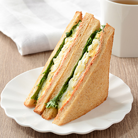 チーズ入りスクランブルエッグ風のホットサンド