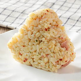 ペペロンチーノ風もち麦入りおにぎり