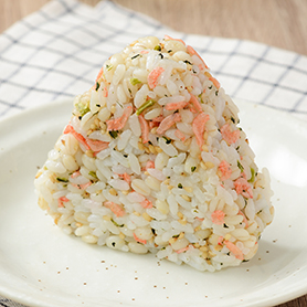 小えびと青菜の塩糀仕立てもち麦入りおにぎり