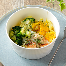 1/2日分の緑黄色野菜が摂れるレモンクリーム生パスタフェットチーネ