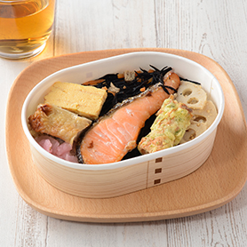 塩糀仕立ての銀鮭のり弁当（もち麦入りご飯）