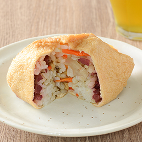 刻み梅入りの五目いなり（もち麦入りご飯）