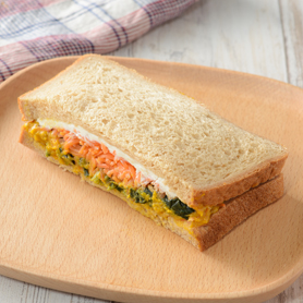 サプリサンド 1/2日分の緑黄色野菜と食物繊維がたっぷり摂れる（パンプキンサラダ）