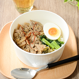 鶏ルーロー飯（もち麦入りご飯）