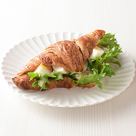 クロワッサンサンド（薫るトリュフのポテト＆たまご）